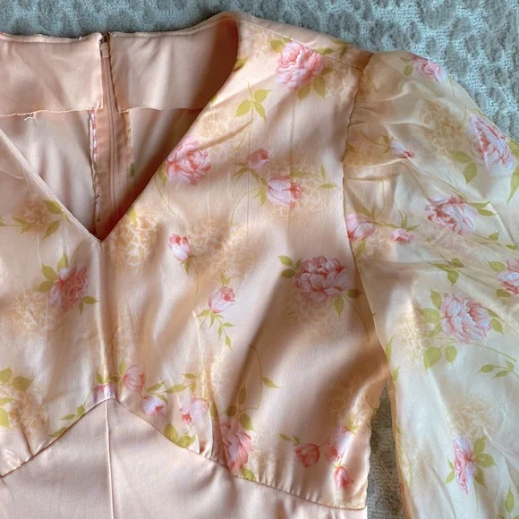 Vintage Handmade Peach-colored V-neck Maxi Dress with Bell Sleeves, size S - Picture 2 of 8